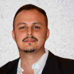 Assistência médica custa caro — ainda mais no exterior. (1)